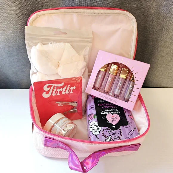 Cosmetic Bag with Beauty Bundle - Picture 1 of 4